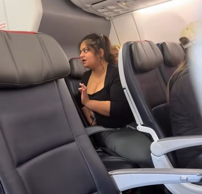 Woman Loses It After Getting Kicked Off Plane For Watching Videos Without Headphones