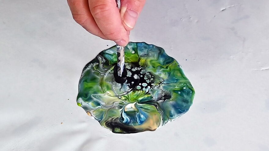 Tiny Worlds In Glass 🌍 Easy DIY Gift Idea I Cabochon Magnets With Fluid Acrylics