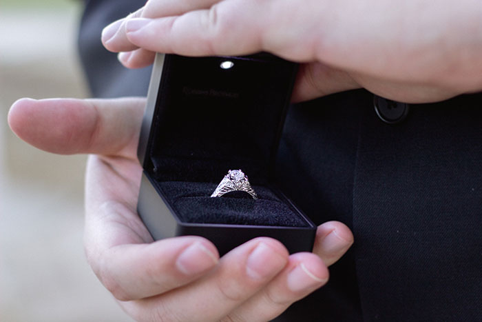 &ldquo;A Way To Control Her&rdquo;: Guy Refuses To Propose To His Girlfriend After He Said He Would, Explains Why