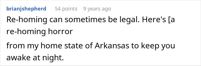 Postagem de texto discutindo os desafios da realocação e os comportamentos de uma criança adotada compartilhada no Facebook. Postagem de texto discutindo os desafios da realocação e os comportamentos de uma criança adotada compartilhada no Facebook.