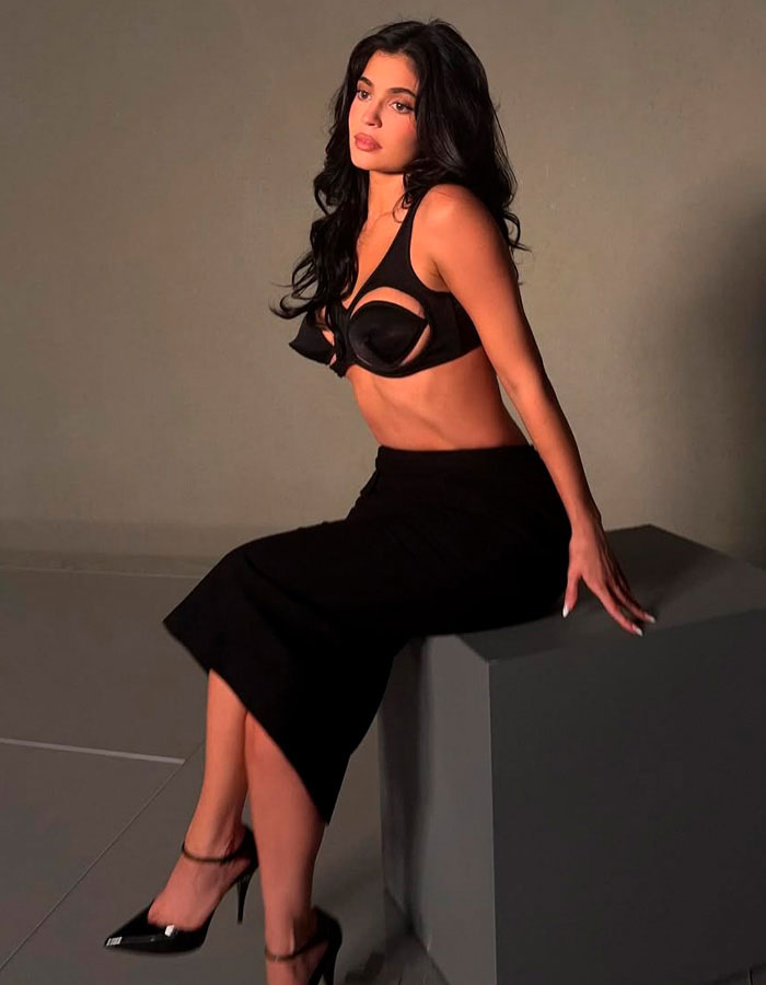Kylie Jenner wearing a provocative black outfit in a studio, sparking backlash over her Oscars style choices. Kylie Jenner wearing a provocative black outfit in a studio, sparking backlash over her Oscars style choices.