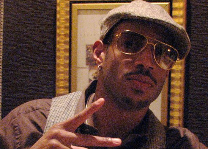 Man wearing sunglasses and a cap making a peace sign, illustrating encounters with celebrities who turned out to be raging jerks.