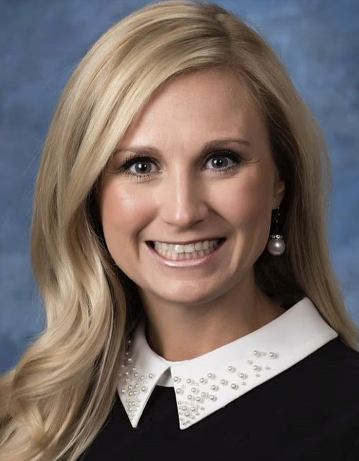 Textos em pĂąnico que o prefeito explodiu depois que ela foi supostamente pega em uma festa na piscina com o amigo do filho Textos em pĂąnico que o prefeito explodiu depois que ela foi supostamente pega em uma festa na piscina com o amigo do filho