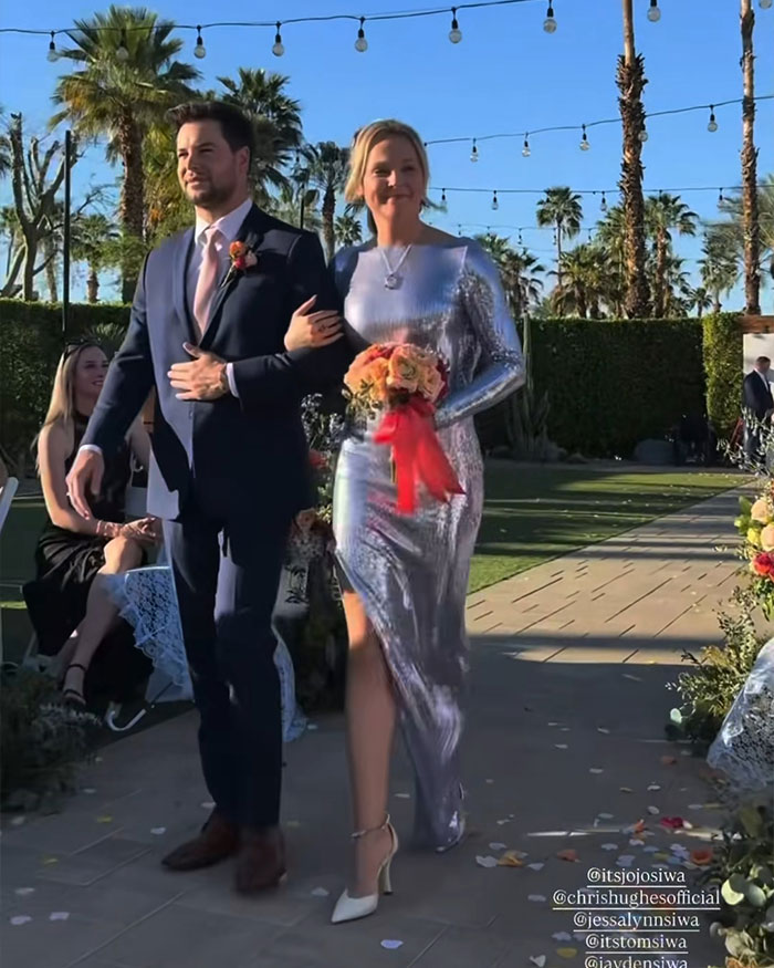 JoJo Siwa revela consequências dolorosas do casamento depois de caminhar até o altar com Chris Hughes JoJo Siwa revela consequências dolorosas do casamento depois de caminhar até o altar com Chris Hughes