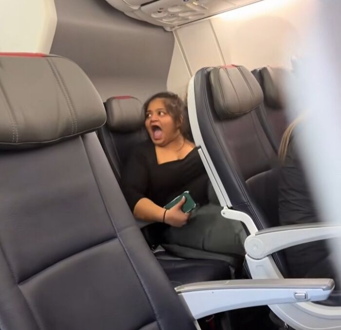 Woman Loses It After Getting Kicked Off Plane For Watching Videos Without Headphones