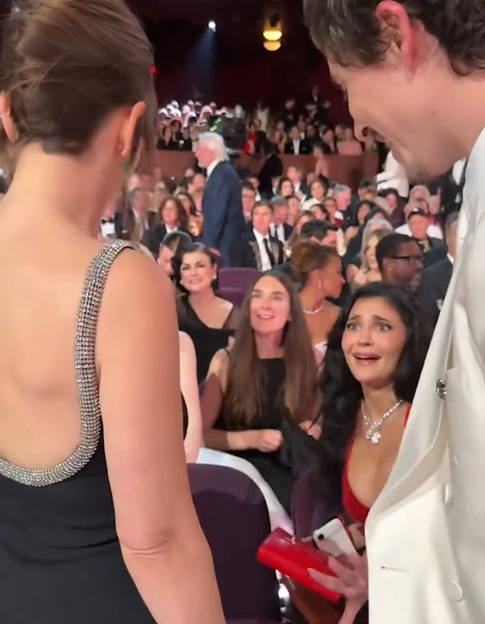 Lip Reader Reveals Timoth&eacute;e Chalamet's Stern Warning To Sister Ahead Of Kylie Jenner Interaction