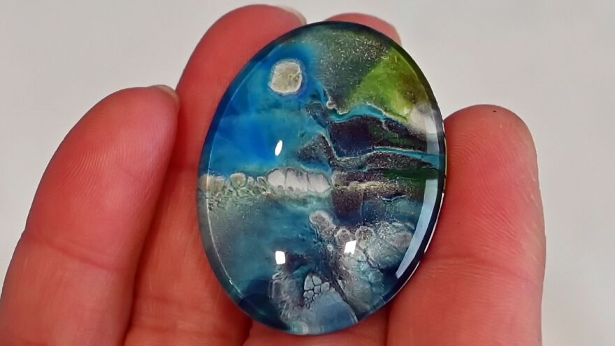 Tiny Worlds In Glass 🌍 Easy DIY Gift Idea I Cabochon Magnets With Fluid Acrylics