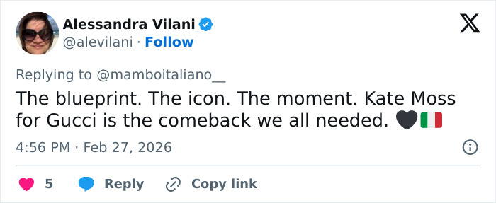 Tweet from Alessandra Vilani praising Kate Moss' revealing dress for Gucci show as a comeback moment in fashion.