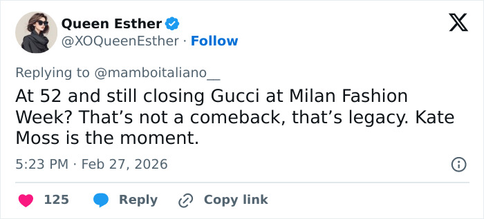 Tweet praising Kate Moss for closing Gucci show at Milan Fashion Week, highlighting her revealing dress and fan reactions.