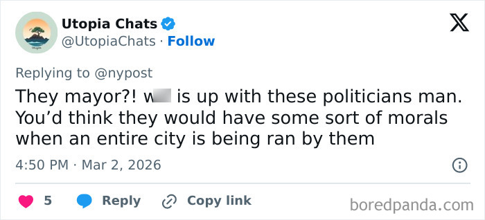 Cena explosiva em festa na piscina enquanto o filho do prefeito confronta sua mãe depois de pegá-la com seu amigo Cena explosiva em festa na piscina enquanto o filho do prefeito confronta sua mãe depois de pegá-la com seu amigo