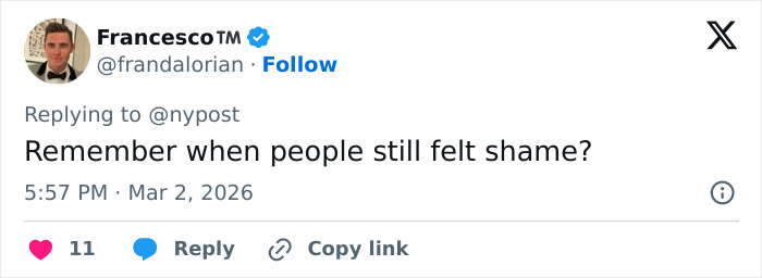 Cena explosiva em festa na piscina enquanto o filho do prefeito confronta sua mãe depois de pegá-la com seu amigo Cena explosiva em festa na piscina enquanto o filho do prefeito confronta sua mãe depois de pegá-la com seu amigo