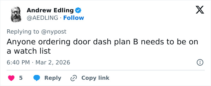 Cena explosiva em festa na piscina enquanto o filho do prefeito confronta sua mãe depois de pegá-la com seu amigo Cena explosiva em festa na piscina enquanto o filho do prefeito confronta sua mãe depois de pegá-la com seu amigo