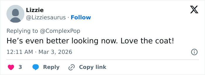 Tweet by user Lizzie praising Cillian Murphy&rsquo;s appearance and coat, sparking debate over how he&rsquo;s aged.