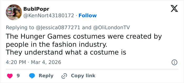 Tweet discussing how Paris Fashion Week outfits resemble Hunger Games costumes, highlighting fashion industry creativity.