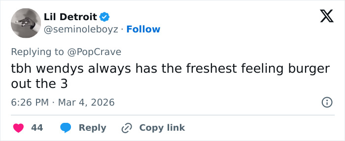 Screenshot of a Twitter reply praising Wendy's burger freshness amid the burger battle and McDonald's CEO viral incident.