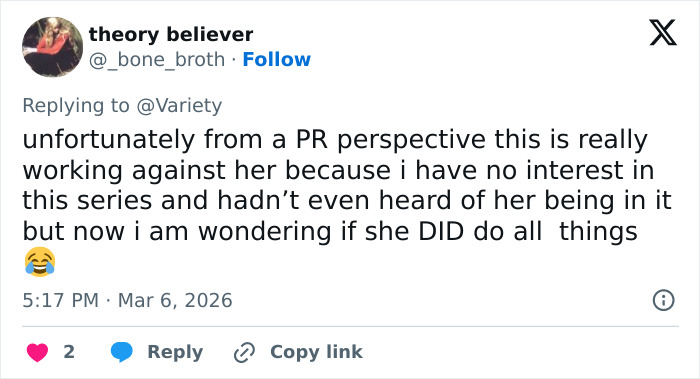 Screenshot of a Twitter reply discussing Daryl Hannah breaking decades-long silence on JFK Jr. in a scathing essay.