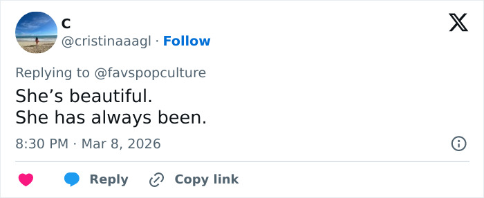 Screenshot of a Twitter reply praising Barbie Ferreira&rsquo;s beauty amid debates over her dramatic transformation.