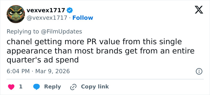 Tweet highlighting Margot Robbie&rsquo;s Paris Fashion Week appearance sparking mixed reactions and media attention in Hollywood.