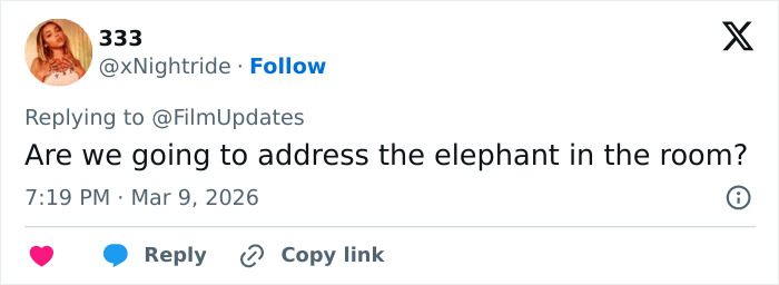 Screenshot of a social media post reacting to Margot Robbie&rsquo;s Paris Fashion Week appearance in Hollywood.