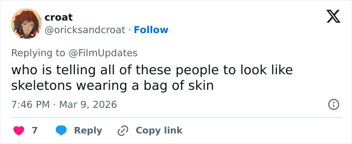 Tweet commenting on Hollywood fashion trends, referencing skeleton-like looks and skin bag outfits causing mixed reactions.
