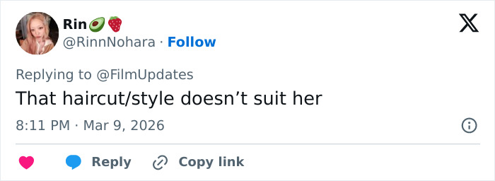 Social media user commenting that Margot Robbie&rsquo;s Paris Fashion Week hairstyle doesn&rsquo;t suit her, sparking mixed reactions.