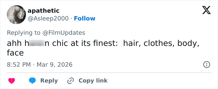 Tweet praising Margot Robbie&rsquo;s chic look focusing on hair, clothes, body, and face at Paris Fashion Week event.