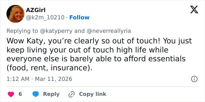 Screenshot of a Twitter reply criticizing Katy Perry&rsquo;s grim response to a struggling fan amid public backlash.