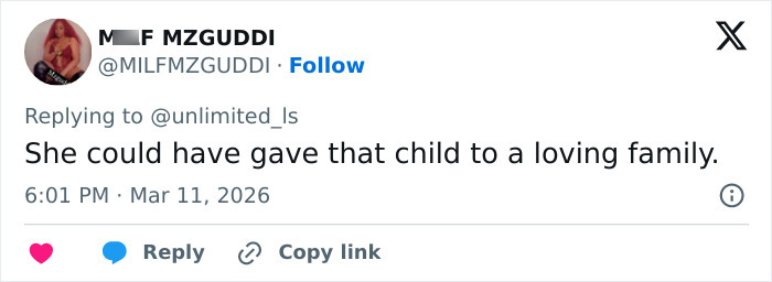 Screenshot of a tweet replying to @unlimited_ls discussing details related to cheerleader Laken Snelling&rsquo;s Snapchat history.