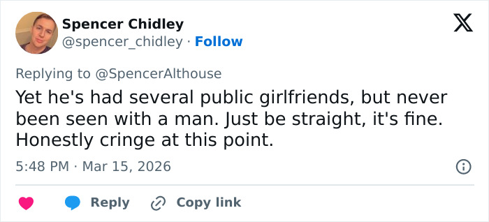 Depois de anos de acusações de queerbaiting, Harry Styles usou seu monólogo SNL para finalmente se manifestar Depois de anos de acusações de queerbaiting, Harry Styles usou seu monólogo SNL para finalmente se manifestar