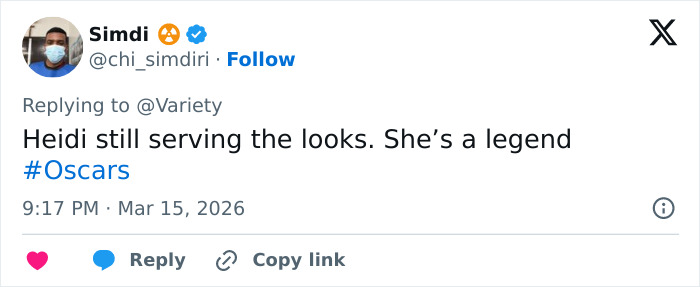 Depois daquela roupa viral de 'manequim' de látex, Heidi Klum muda as coisas no tapete vermelho do Oscar