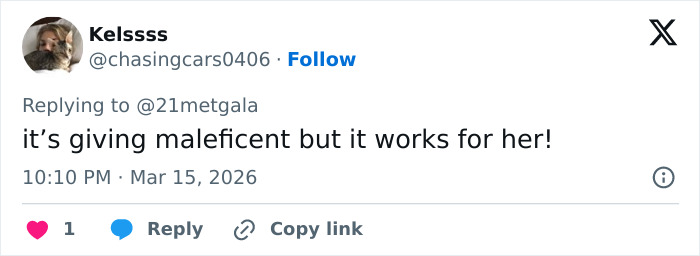 Tweet by Kelssss praising Demi Moore&rsquo;s scary Oscars look, describing it as reminiscent of Maleficent in a fan reply.