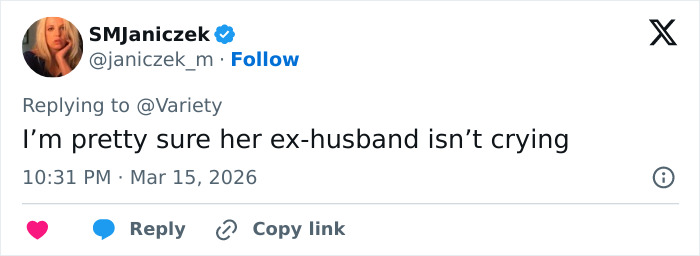 Tweet on social media commenting on Nicole Kidman&rsquo;s Oscars appearance, noting fans&rsquo; concern over odd details.