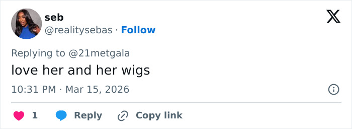 Nicole Kidman at the Oscars, fans noticing odd details in her appearance sparking concern.