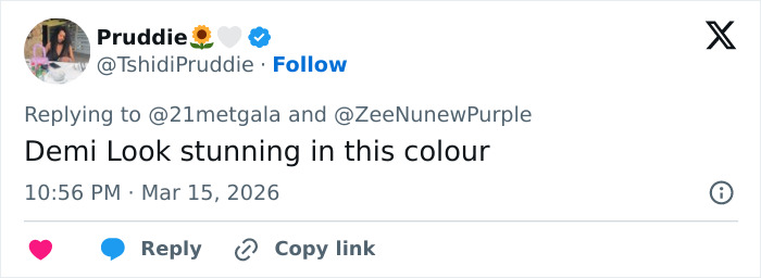 Screenshot of a tweet praising Demi Moore&rsquo;s Oscars look, highlighting a scary stylist detail that left fans speechless.