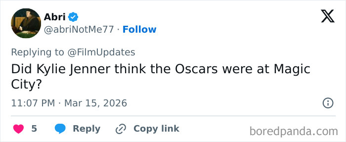 Screenshot of a tweet criticizing Kylie Jenner’s Oscars outfit, questioning her inappropriate style choice. Screenshot of a tweet criticizing Kylie Jenner’s Oscars outfit, questioning her inappropriate style choice.