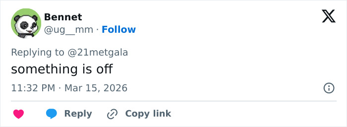 Screenshot of a tweet commenting on Nicole Kidman&rsquo;s Oscars appearance sparking concern over odd details noticed by fans.