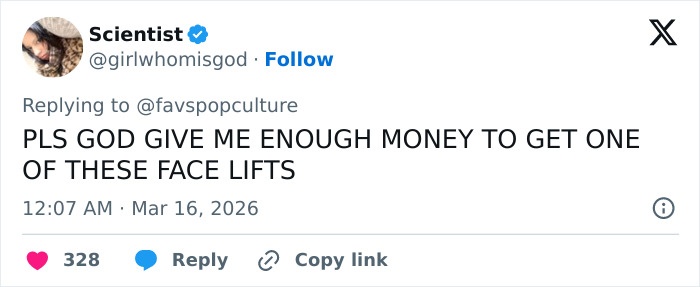 A aparição de Anne Hathaway no Oscar provoca reações selvagens enquanto os fãs percebem algo estranho