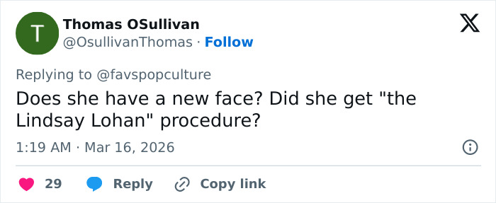 A aparição de Anne Hathaway no Oscar provoca reações selvagens enquanto os fãs percebem algo estranho