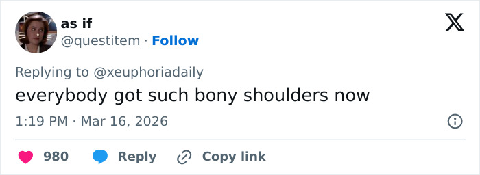 Screenshot of a tweet commenting on a disturbing detail noticed in photos of Maude Apatow at Oscars party.