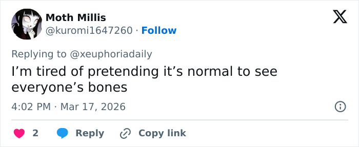 Screenshot of a tweet discussing disturbing details noticed in photos of Maude Apatow at Oscars party.