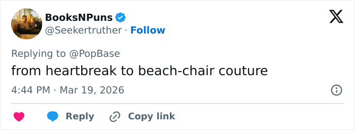 Tweet discussing Olivia Rodrigo’s Vogue cover, mentioning criticism and bizarre details spotted by fans. Tweet discussing Olivia Rodrigo’s Vogue cover, mentioning criticism and bizarre details spotted by fans.