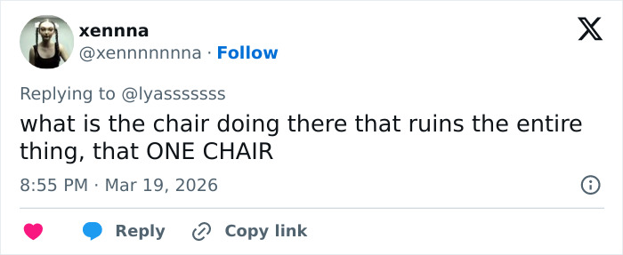 Tweet on a social media platform criticizing a bizarre detail fans spotted on Olivia Rodrigo’s Vogue cover. Tweet on a social media platform criticizing a bizarre detail fans spotted on Olivia Rodrigo’s Vogue cover.