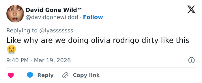 Tweet criticizing Olivia Rodrigo’s Vogue cover, highlighting fan reaction to bizarre details on social media. Tweet criticizing Olivia Rodrigo’s Vogue cover, highlighting fan reaction to bizarre details on social media.