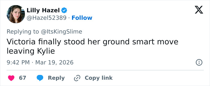 Tweet de Lilly Hazel sobre a ex-assistente de Kylie Jenner, Victoria, mantendo sua posição e decidindo pedir demissão. Tweet de Lilly Hazel sobre a ex-assistente de Kylie Jenner, Victoria, mantendo sua posição e decidindo pedir demissão.