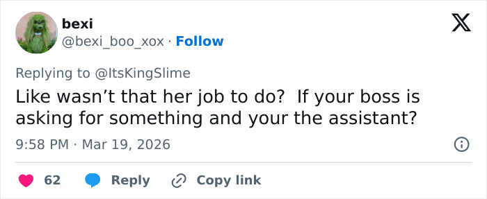 Captura de tela de uma resposta no Twitter discutindo a ex-assistente de Kylie Jenner e o momento em que ela decidiu pedir demissão. Captura de tela de uma resposta no Twitter discutindo a ex-assistente de Kylie Jenner e o momento em que ela decidiu pedir demissão.