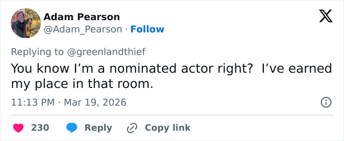 Adam Pearson respondendo ao tweet ofensivo do comediante, enfatizando seu status como ator indicado e conquistando respeito.