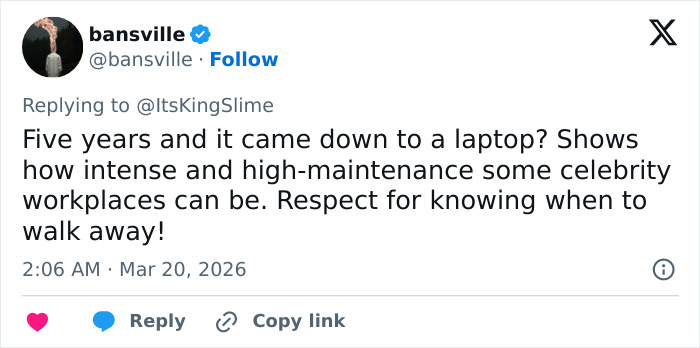 Tweet discutindo a natureza exigente dos locais de trabalho das celebridades e a ex-assistente de Kylie Jenner pedindo demissão por causa de um problema no laptop. Tweet discutindo a natureza exigente dos locais de trabalho das celebridades e a ex-assistente de Kylie Jenner pedindo demissão por causa de um problema no laptop.