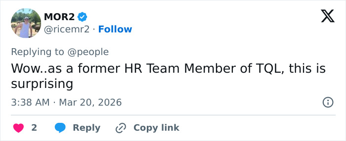 Tweet de um ex-membro da equipe de RH expressando surpresa sobre um caso envolvendo uma mãe que foi negada para trabalhar em casa e recebeu indenização de US$ 20 milhões.