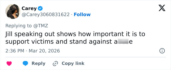 Tweet destacando Jill Duggar falando em apoio às vítimas após a prisão de Joseph Duggar por um crime horrível. Tweet destacando Jill Duggar falando em apoio às vítimas após a prisão de Joseph Duggar por um crime horrível.