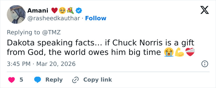 Tweet de Amani sobre Chuck Norris, expressando pesar e admiração após o falecimento repentino e as crianças quebrando o silêncio.